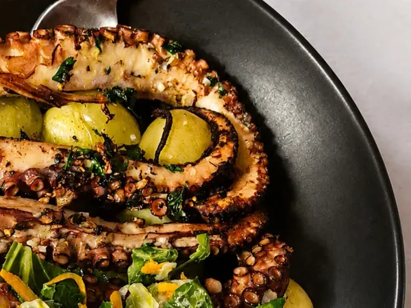 Polvo à lagareiro com batatinhas e legumes